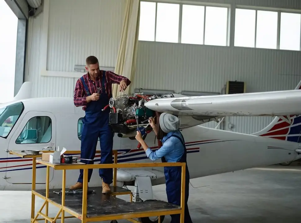 Habilidades Técnicas en Mantenimiento de Aeronaves: Garantizando Cielos Seguros