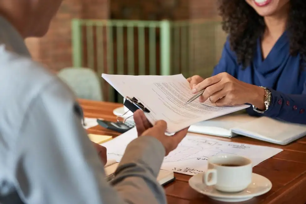 Educación Técnica para Asistentes Legales: Empoderando a los Profesionales de Apoyo Jurídico